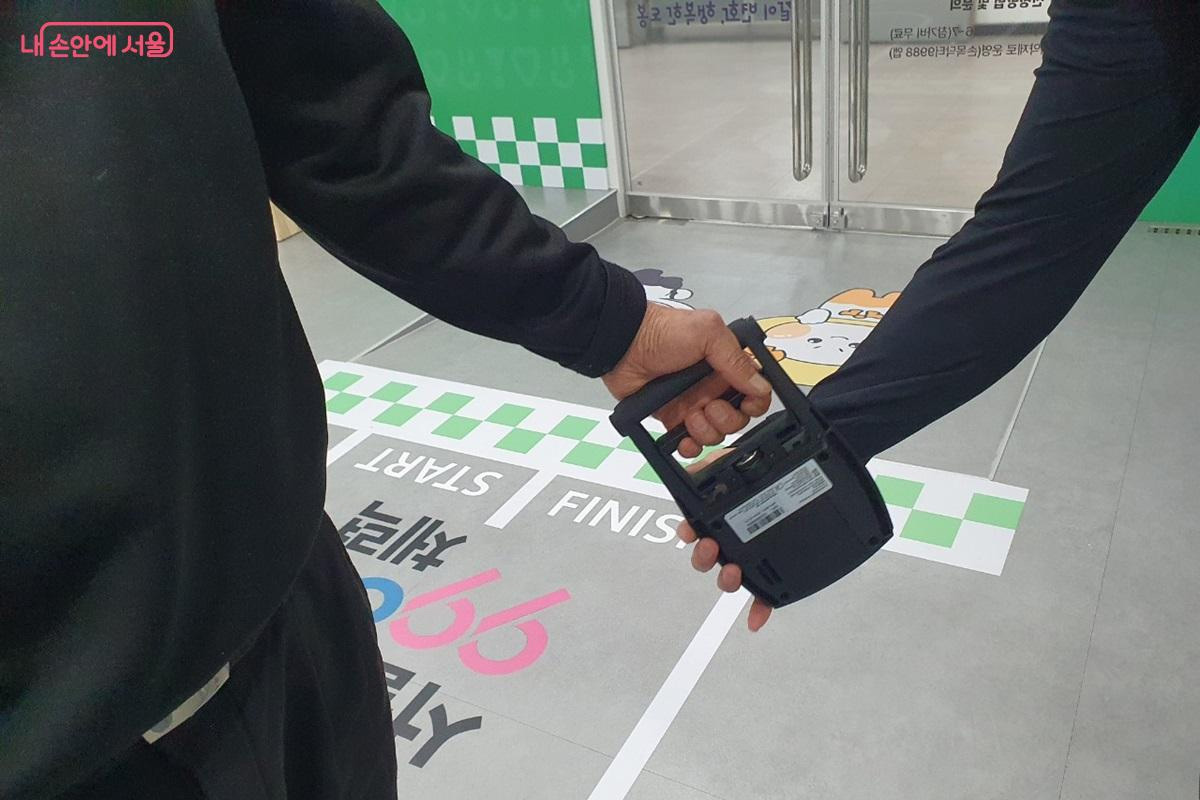 악력기 측정 &copy;엄윤주