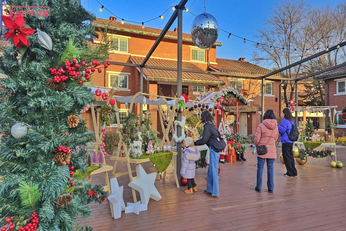 예쁜 소품들로 마치 플리마켓처럼 꾸며 놓았다. ©이선미