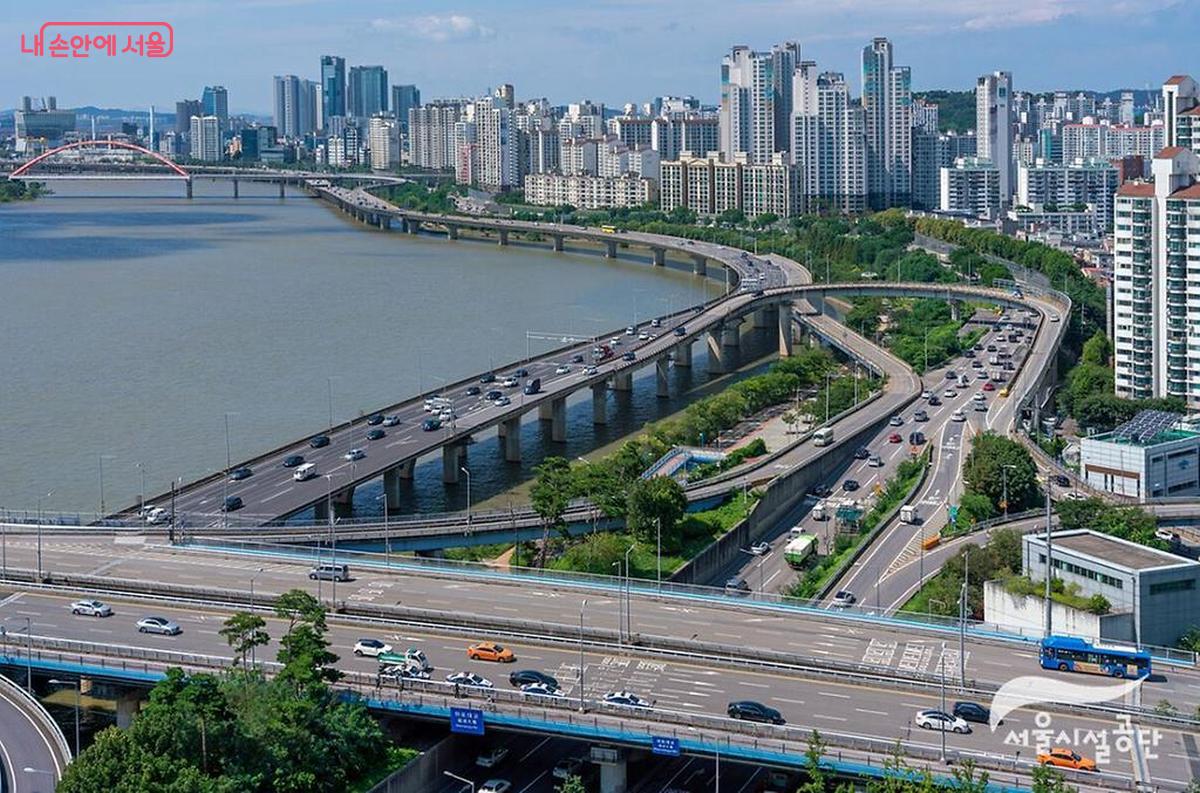 마포대교 부근 강변북로 도시고속도로의 모습 ©서울시설공단