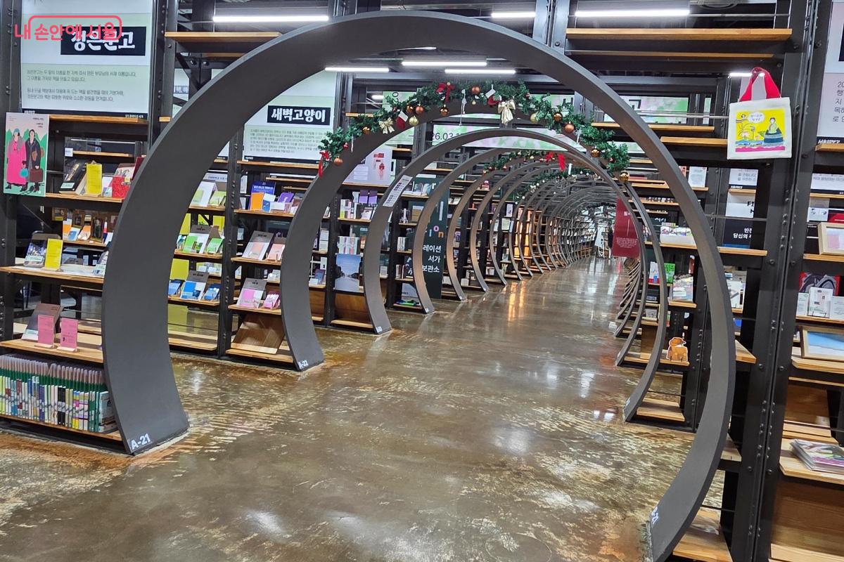 추천도서 한 권 한 권 모든 책에 의미가 있는 듯했다. &copy;김미선