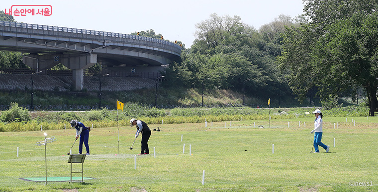 최근 수요가 급증하고 있는 ‘파크골프’ 인프라도 생활권 곳곳에 확충한다.