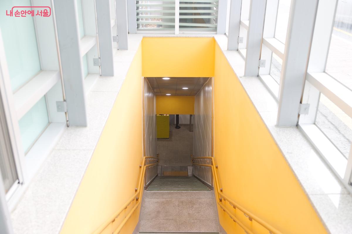 11월 21일부터 다시 재개관한 여의도 벙커에서 세계적 작가의 사진전이 열리고 있다. ©임중빈