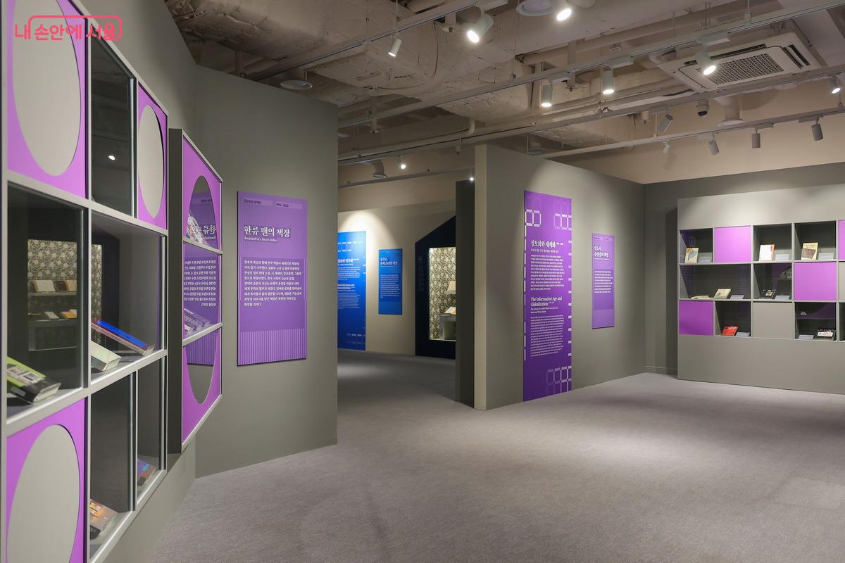 세계인의 책장에 자리 잡기 시작한 ‘한류 팬의 책장’ ©박성환