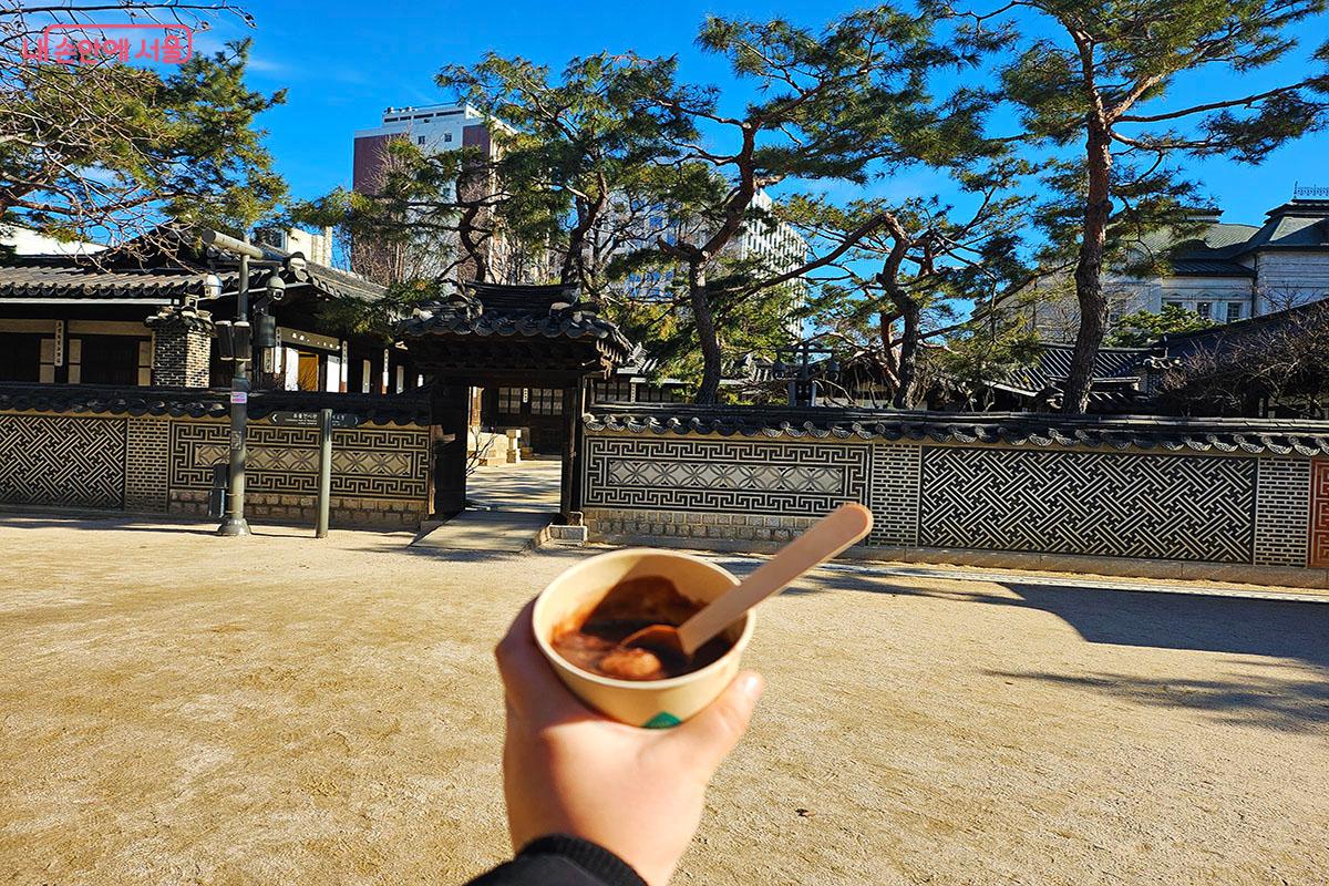 운현궁에서 받은 '동지첨치' 팥죽 &copy;이정민