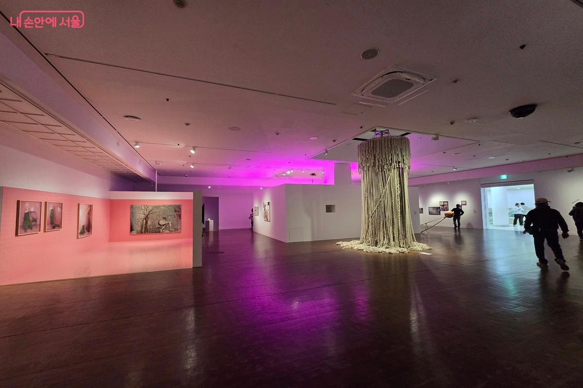 서울시립미술관 서소문본관에서는 내년 3월 29일까지 ‘근접한 세계’전이 열린다. ©김은주