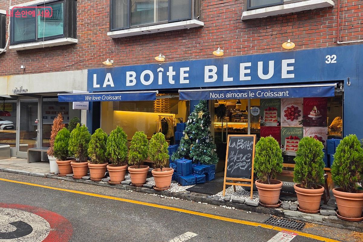 옥류동천길(옥인길)에 자리 잡은 현대적 감각의 상가의 모습 &copy;이상돈