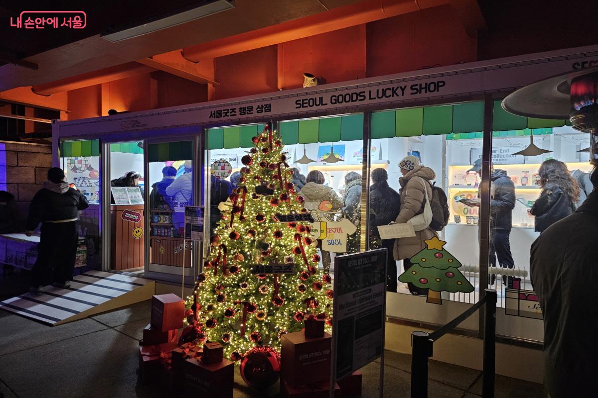 서울시 굿즈상점에선 100% 당첨 이벤트를 진행하고 있다. &copy;염지연