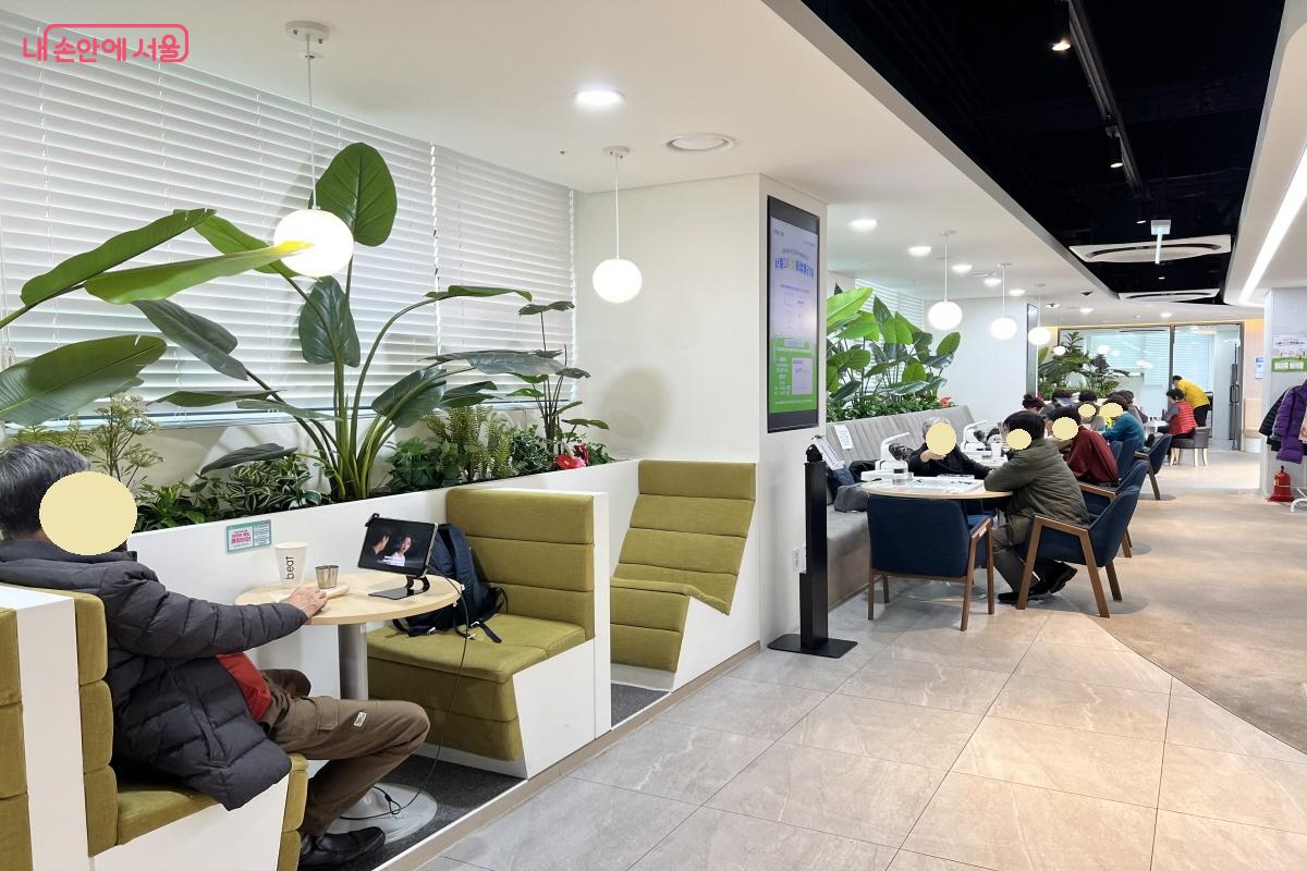 개인 및 그룹 활동을 하기에도 좋게 다양한 공간을 갖추고 있다. &copy;박지영