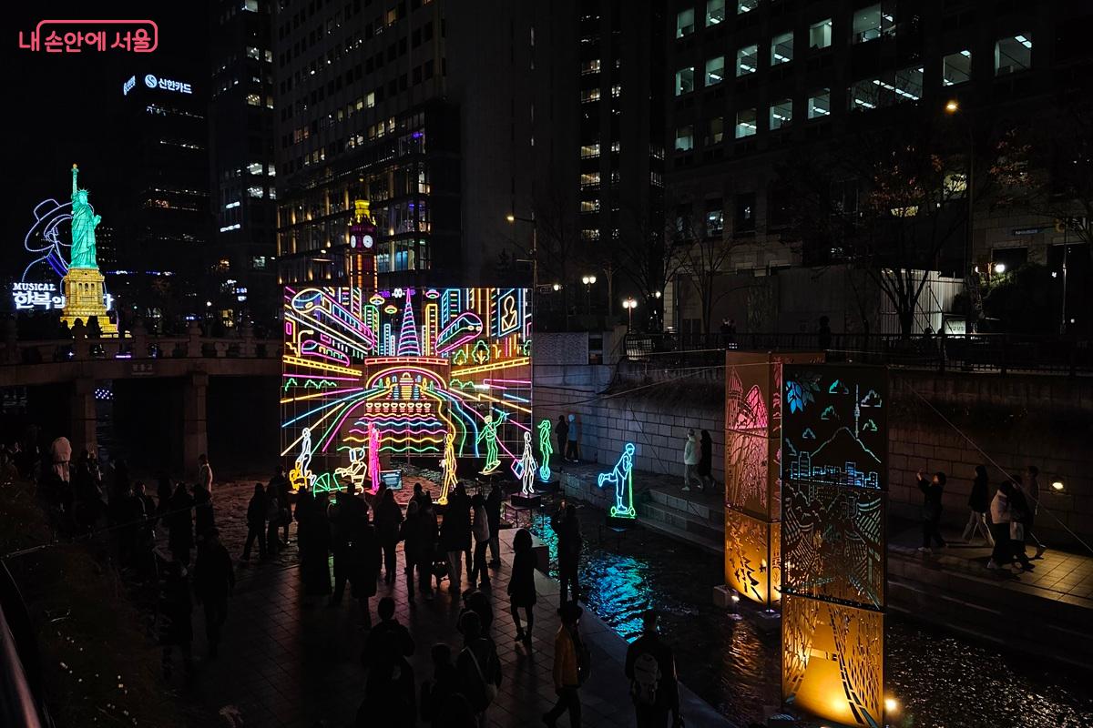 추운 날씨에도 빛초롱축제를 즐기는 시민들 &copy;권연주