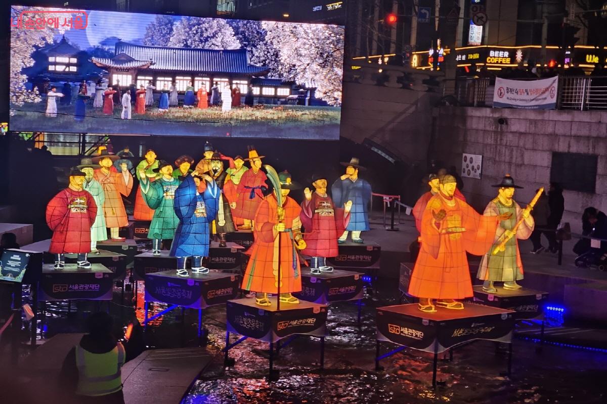 광통교로 이어지는 구간에 전통적인 요소를 살린 &lsquo;미라클 서울&rsquo; &copy;김도희