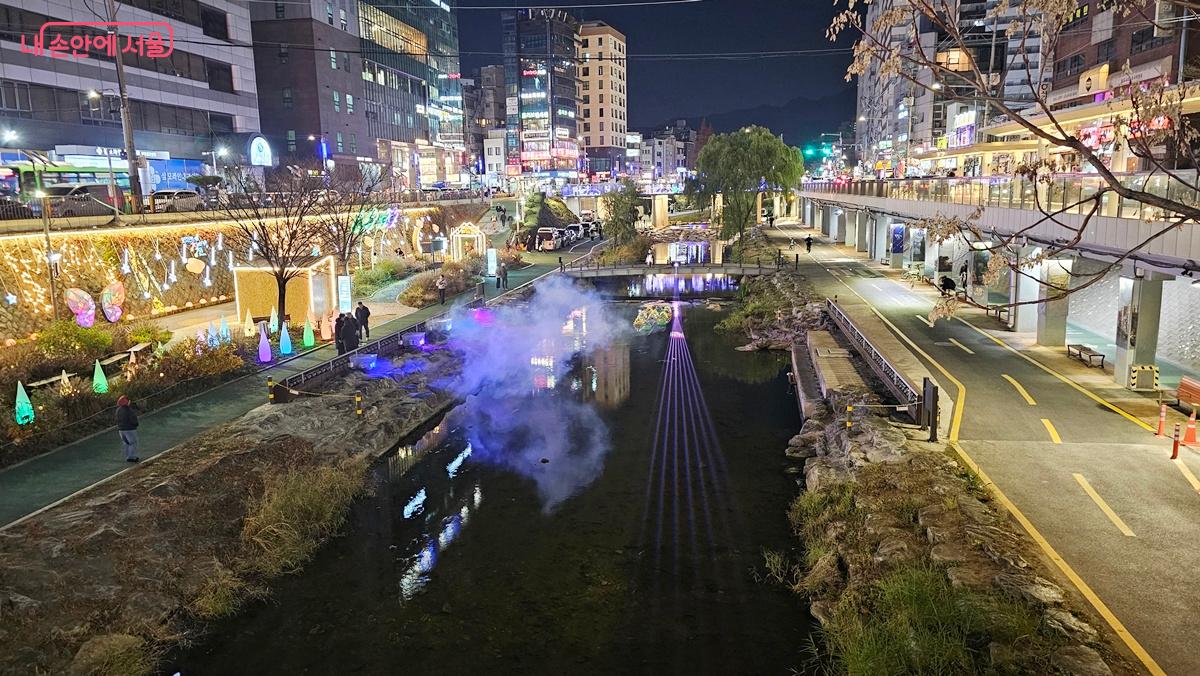 다양한 미디어아트와 빛 조형물이 어우러져 환상적인 예술적 경험을 선사한다. ©박근호