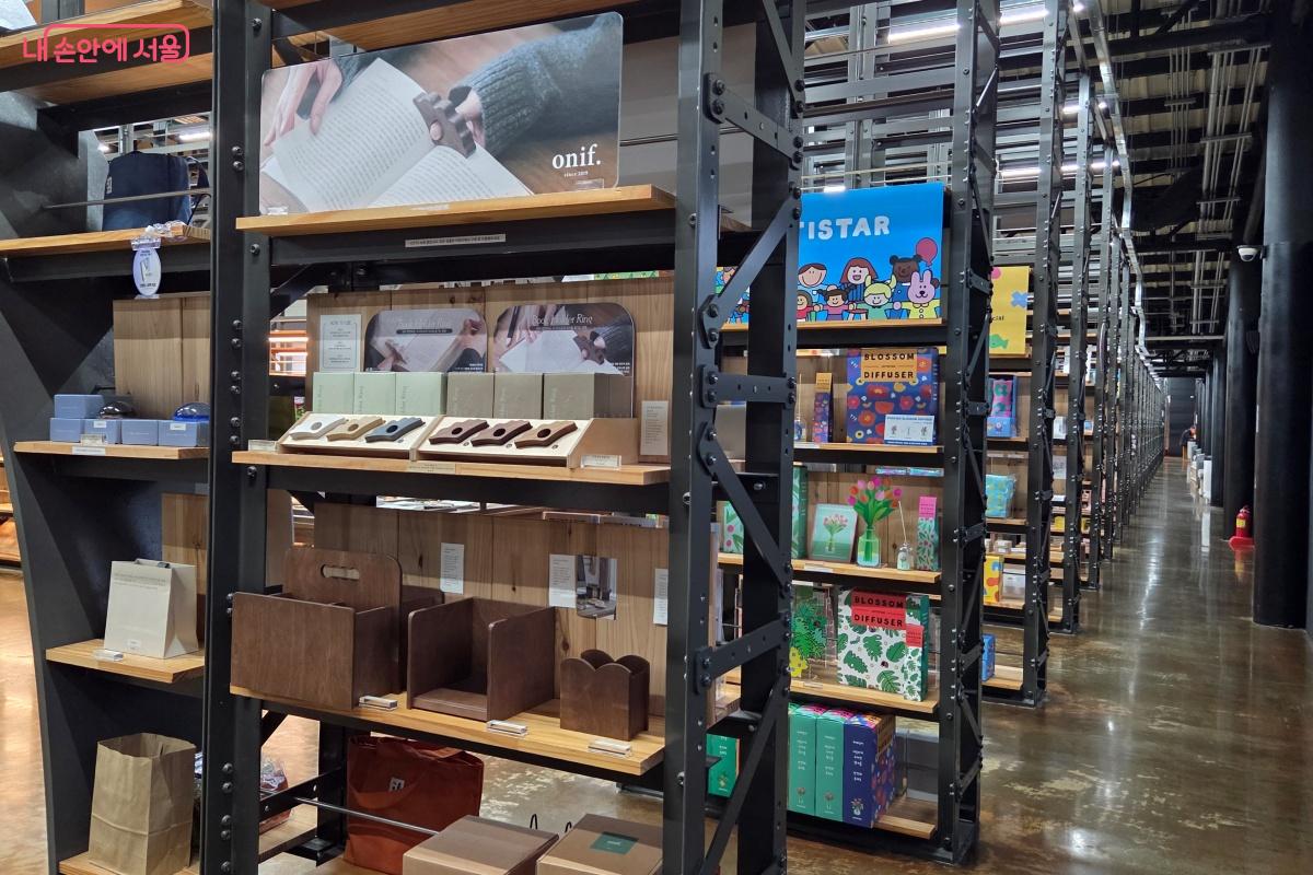 책에서 확장된 취향과 라이프스타일을 제안한다. &copy;김미선