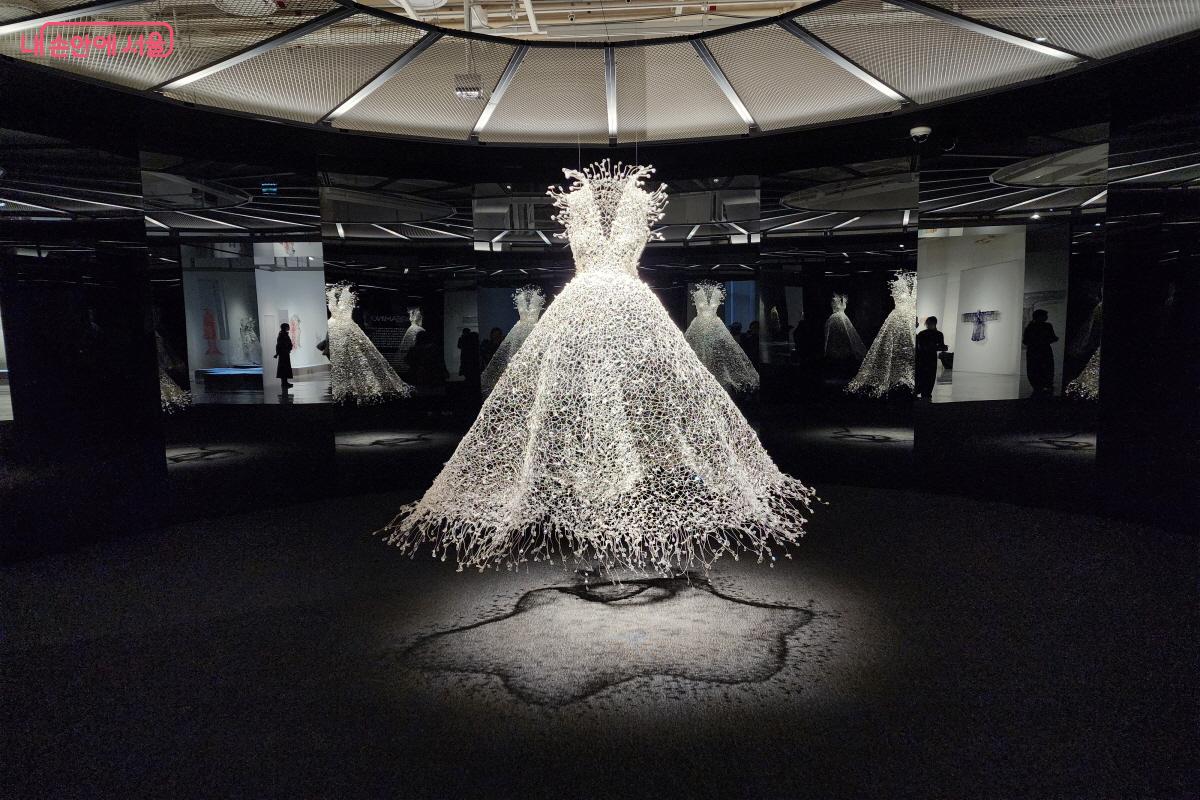 전시 초입 작품 ⓒ노유진