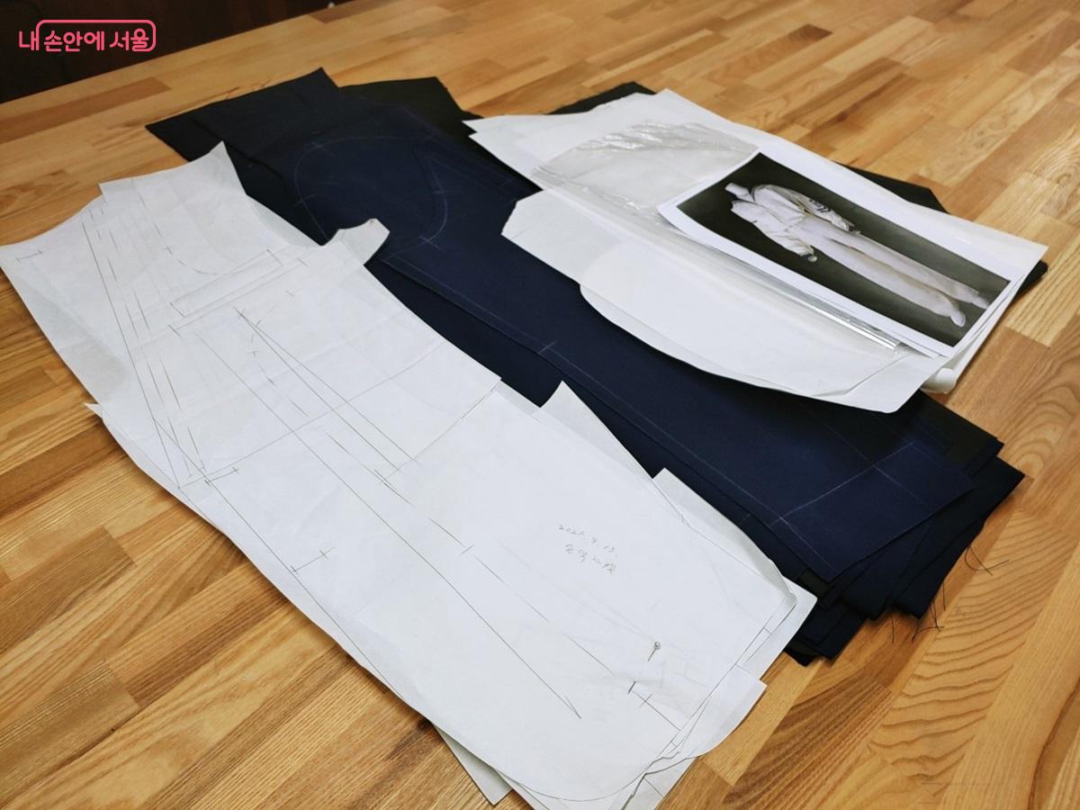 독자적인 체촌법과 제도법을 개발하여 국제기능대회 심사, 국가대표 선수를 지도하고 있다. &copy;엄윤주