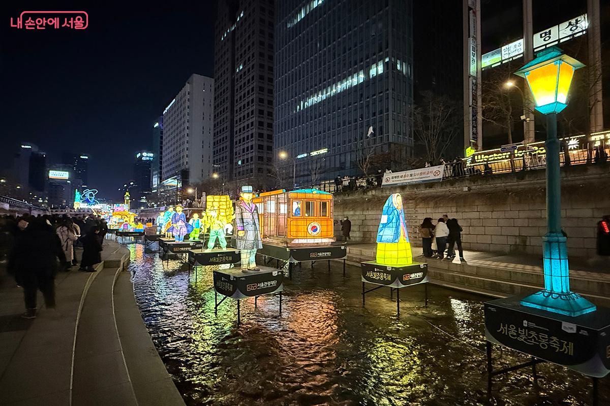 서울 전차 등 근대 서울의 풍경을 재현한 조형물 &copy;김미정