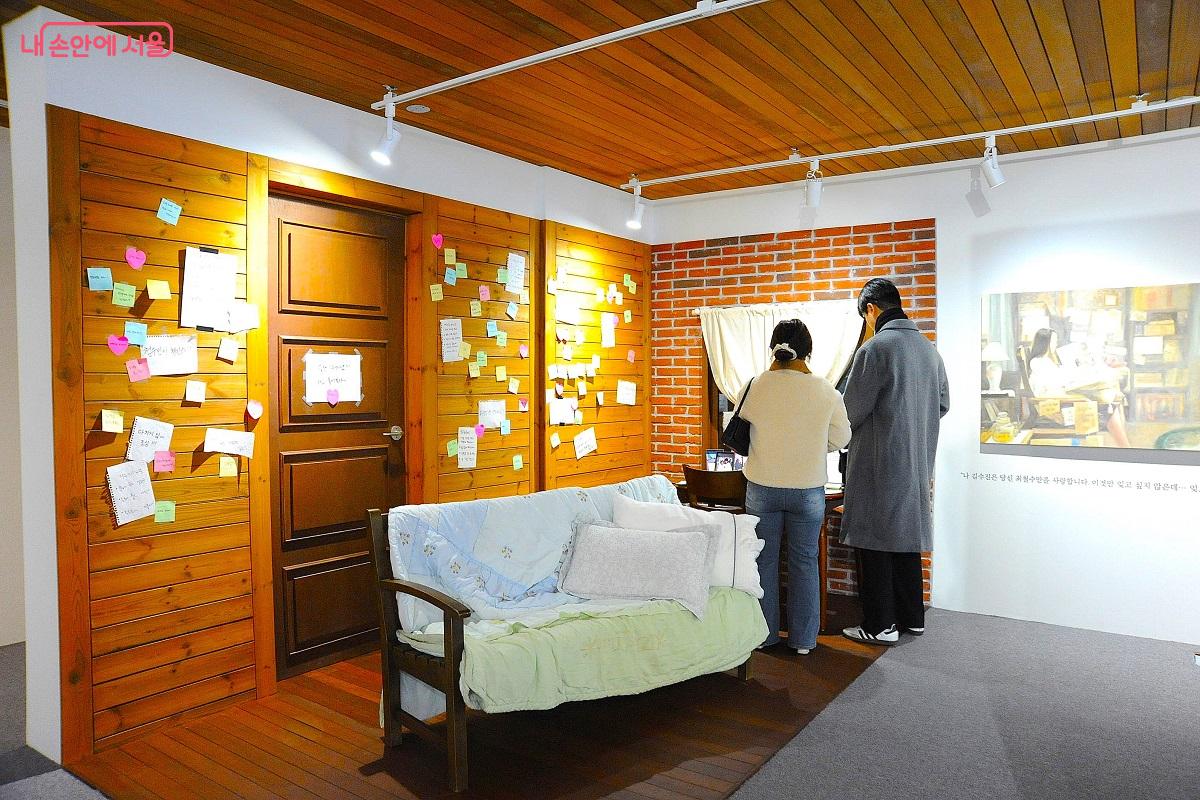 <SEOUL, FILM AND CANVAS>전은 서울영화센터 개관을 기념하는 첫 번째 팝업 전시다. ©조수봉