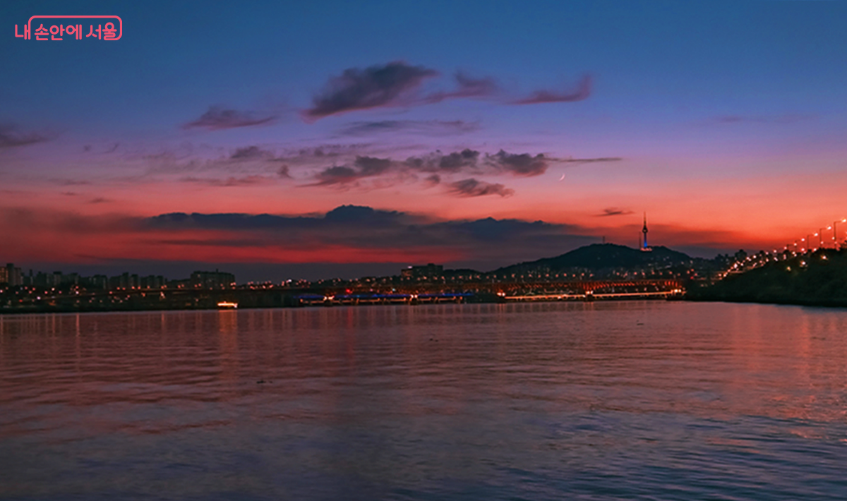 뚝섬한강공원 노을빛전망대에서 바라본 한강 일몰 풍경 ⓒ최용수