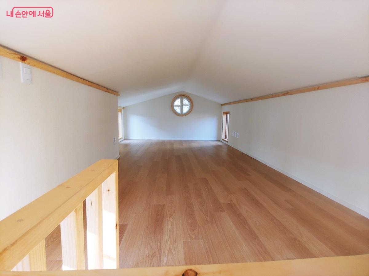 상상력을 자극하는 아늑한 미리내집 공공한옥 다락방 &copy;엄윤주