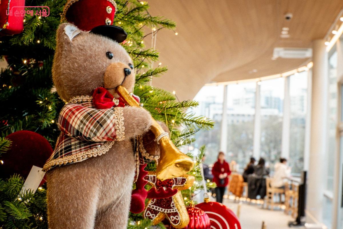 재간정 방문자를 맞이하는 크리스마스 장식 &copy;이진형