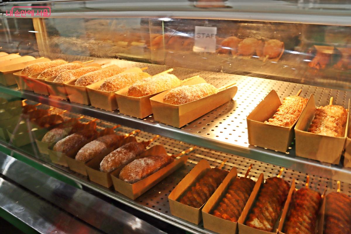 먹거리 장터는 단순한 간식 공간을 넘어 잠시 쉬며 따뜻함을 나누는 쉼터 같은 곳이다. &copy;정향선