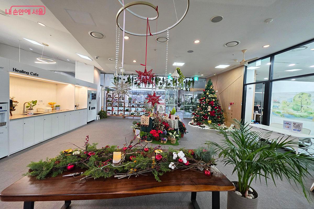 &lsquo;해치의 겨울 정원 여행&rsquo;을 진행한 북서울꿈의숲의 정원문화힐링센터 &copy;이정민