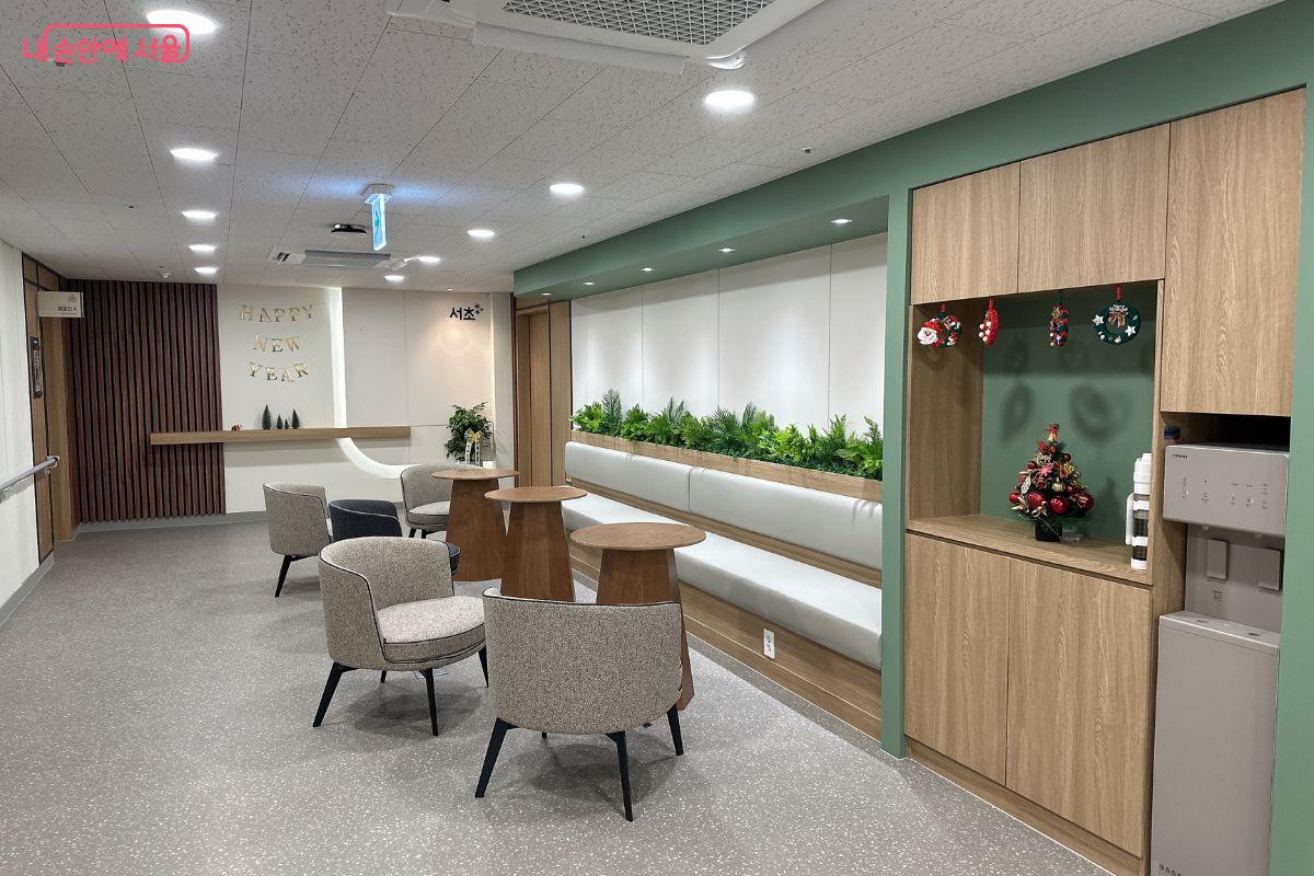 이곳에도 방문자들이 담소를 나눌 수 있는 공간이 있다. &copy;김재형