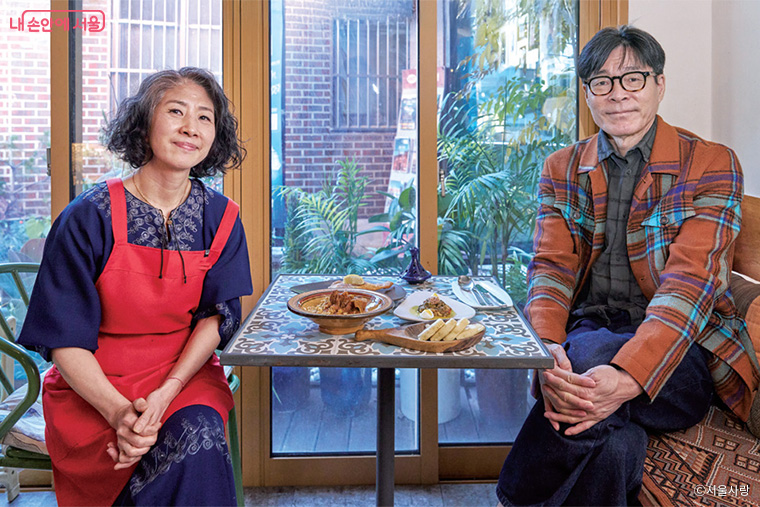 튀니지 음식 문화에 대해 뜻깊은 대화를 나눈 이지혜 사장과 박찬일 셰프.