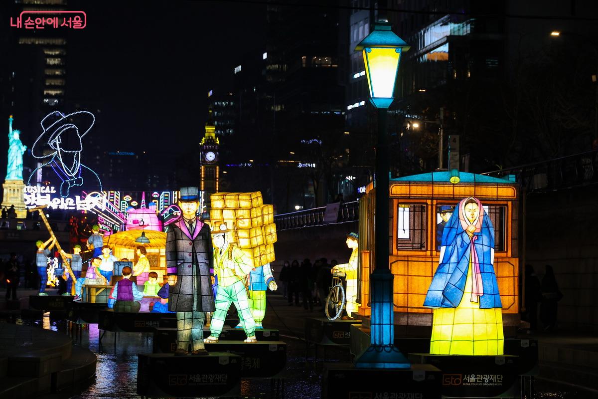 대한민국 첫 대중교통이었던 전차를 한지 등(燈)으로 연출한 &lsquo;움직이는 빛&rsquo; &copy;박성환