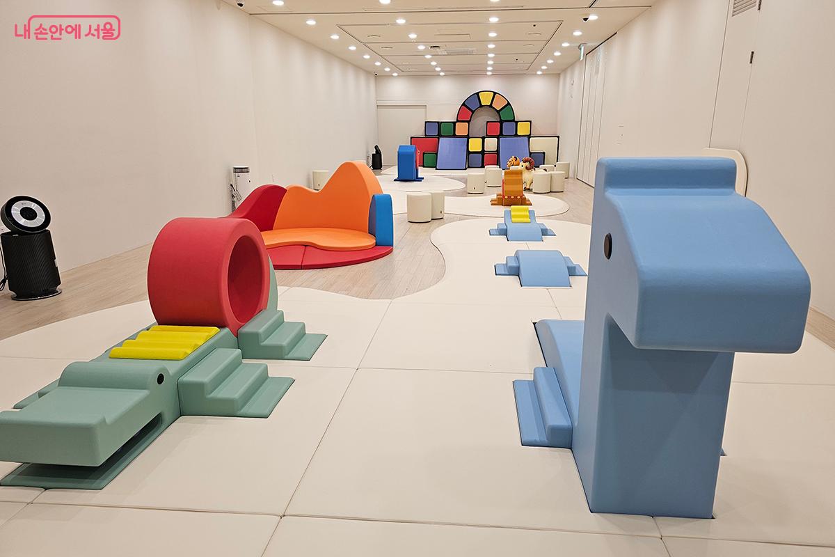 0~3세 아이들에게도 안정적인 활동 공간을 제공하고 있다. &copy;백승훈