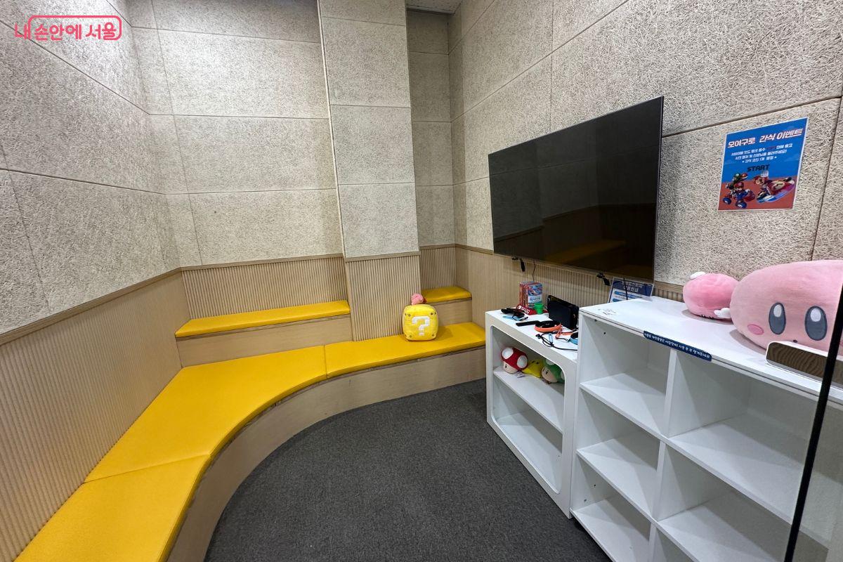 상상모여 방에서는 청소년들이 좋아하는 닌텐도 게임을 할 수 있다.&copy;김재형