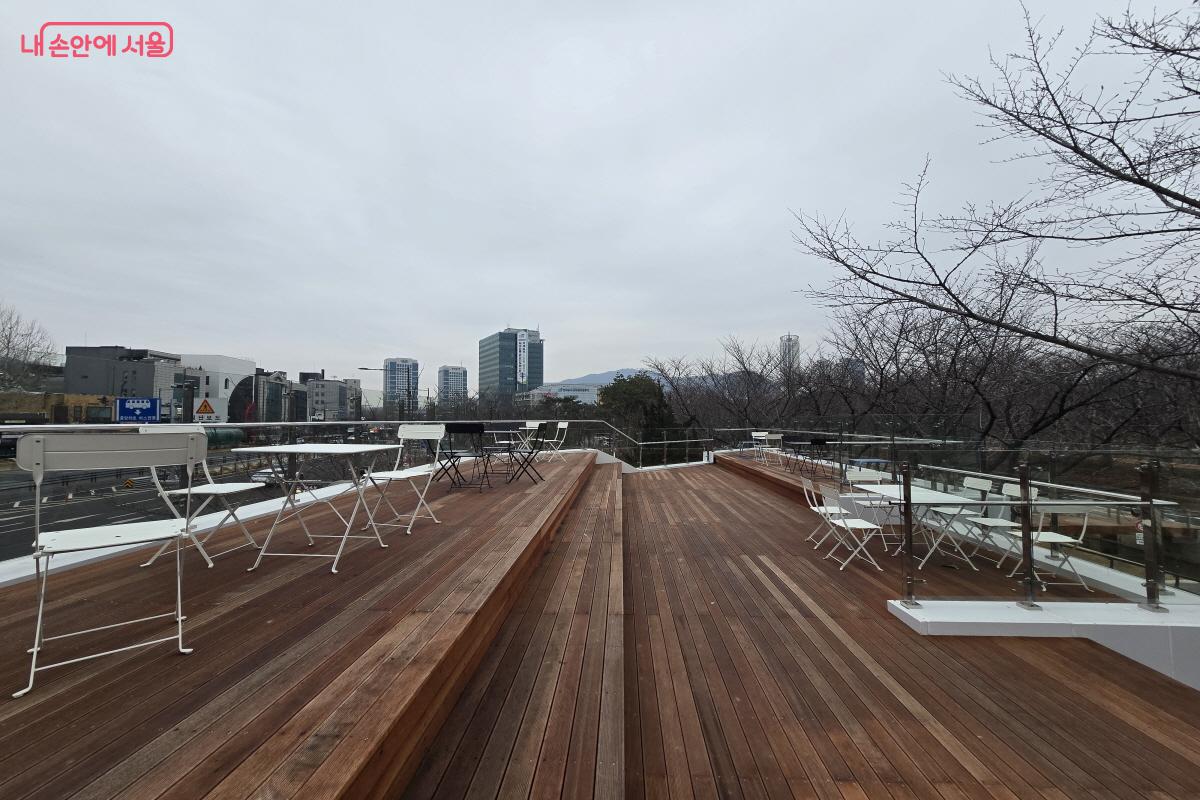 소원카페 외부 옥상. ⓒ조송연