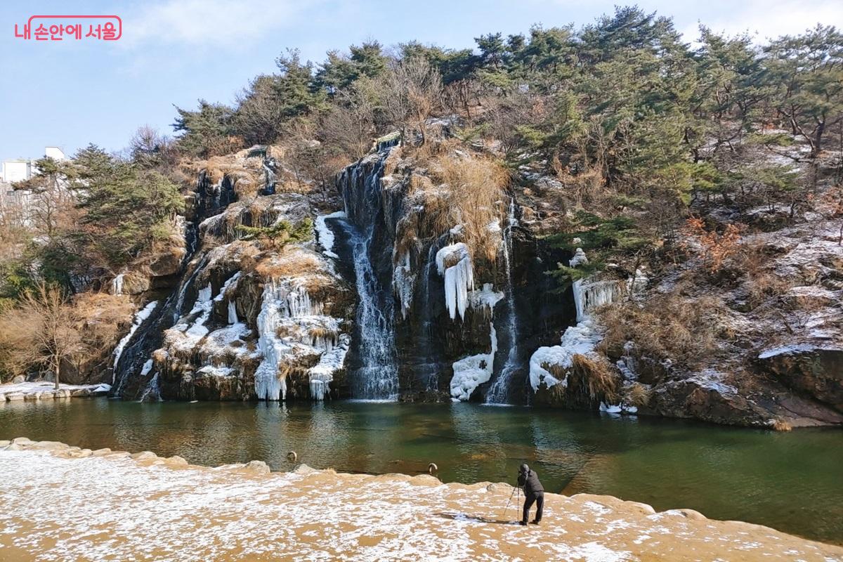 수변활력거점  중 한 곳인 홍제폭포를 찾았다. &copy;김병규