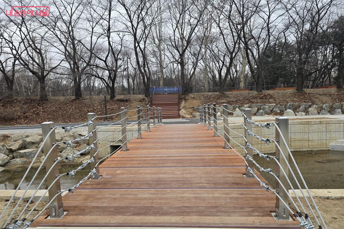 물 위를 건너는 다리. ⓒ조송연