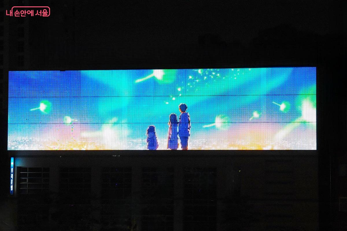 강민구 작가의 <빛의 숨결 그리고 서울> &copy;조수봉