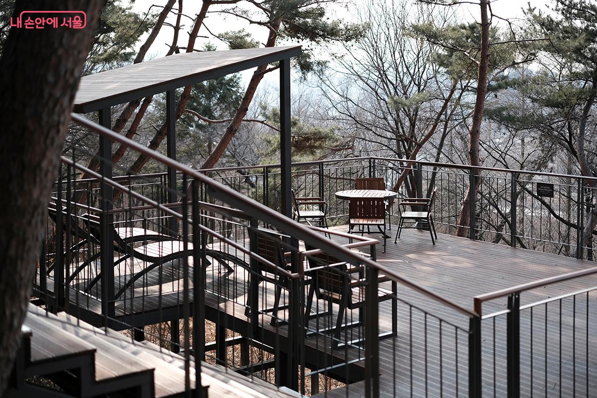 남산도서관에서 가까운 느티나무 전망대 &copy;김아름