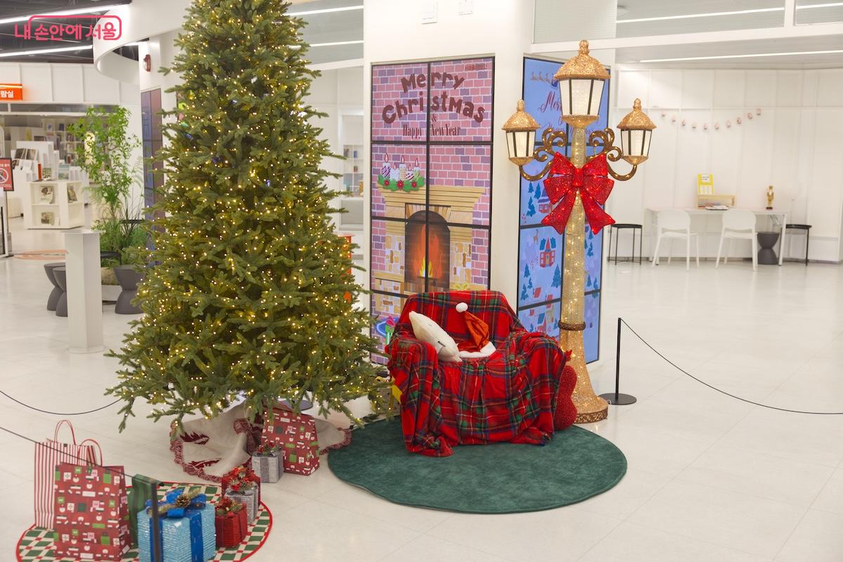 다양한 책, 문화생활, 프로그램은 물론, 포토존까지 완벽한 겨울철 최고의 실내 명소 &copy;임중빈