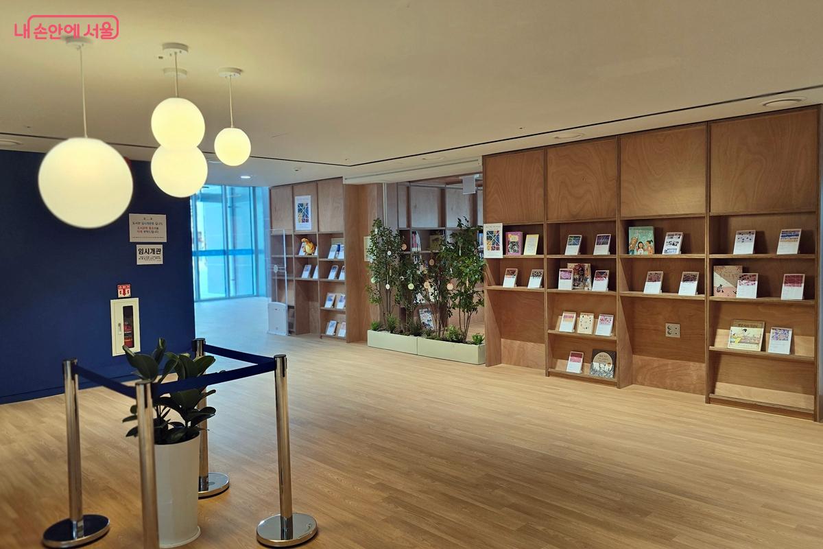 지하 1층 도서관 ©김윤경