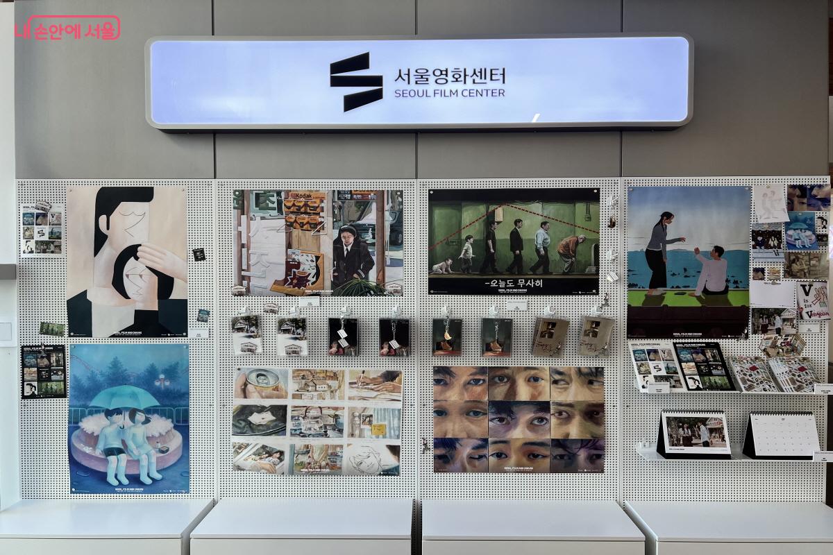 여기서만 살 수 있는 특별한 굿즈도 많다. &copy;박지영 