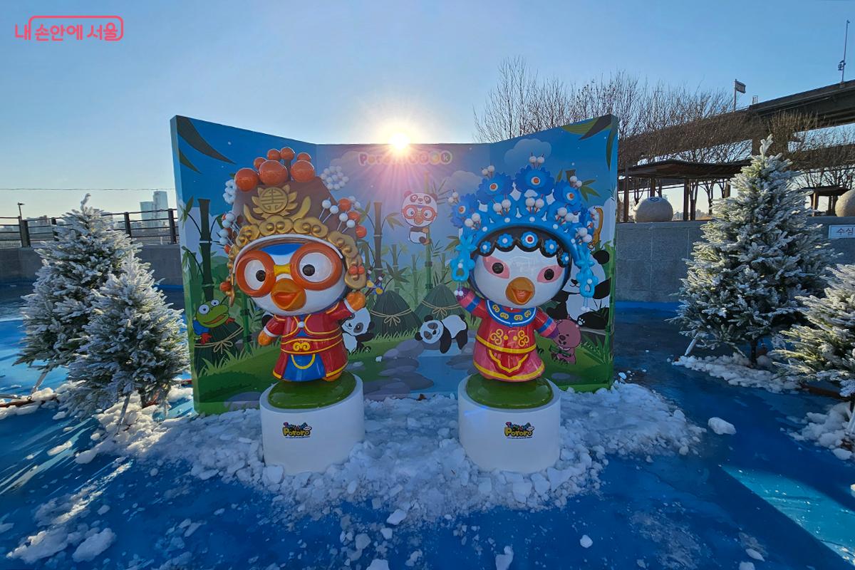 상상력을 자극하는 공간 디자인과 친숙한 캐릭터들이 어우러져 한 편의 감성적인 애니메이션 속에 들어온 듯한 착각을 불러일으킨다. &copy;이혜숙