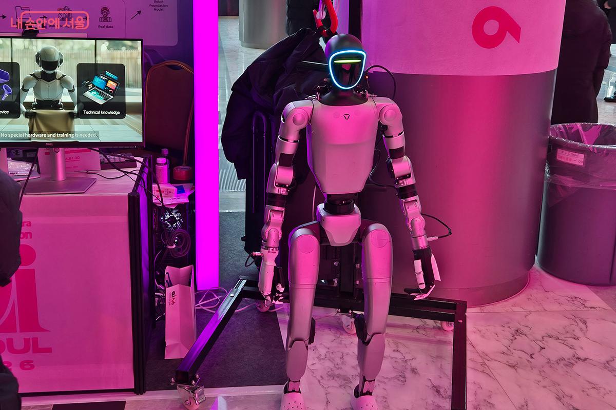 유니트리(Unitree)에서 선보인 AI 기반 G1 휴머노이드 로봇