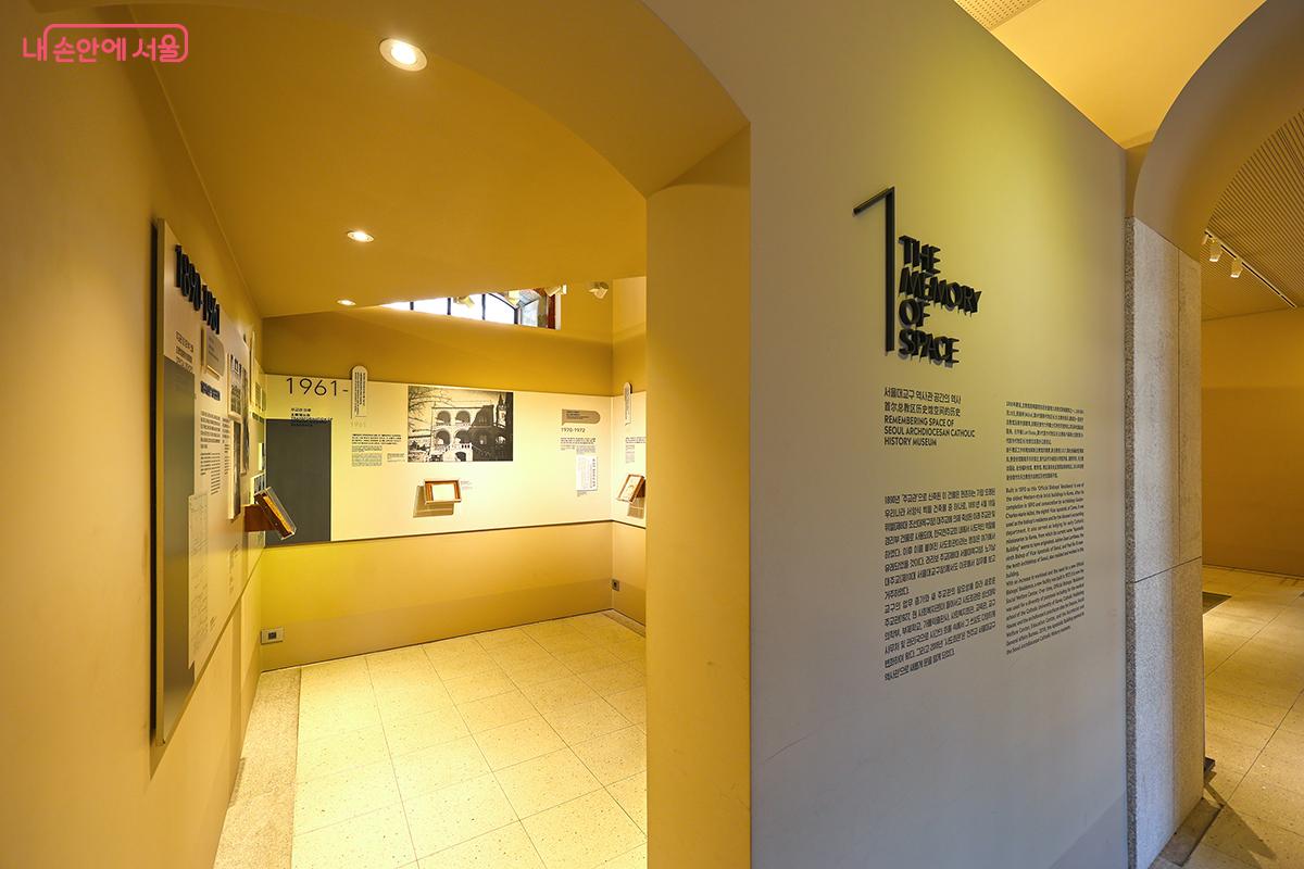 역사관 도슨트 해설 예약을 통해 간략한 해설을 들을 수도 있다 &copy;김주연