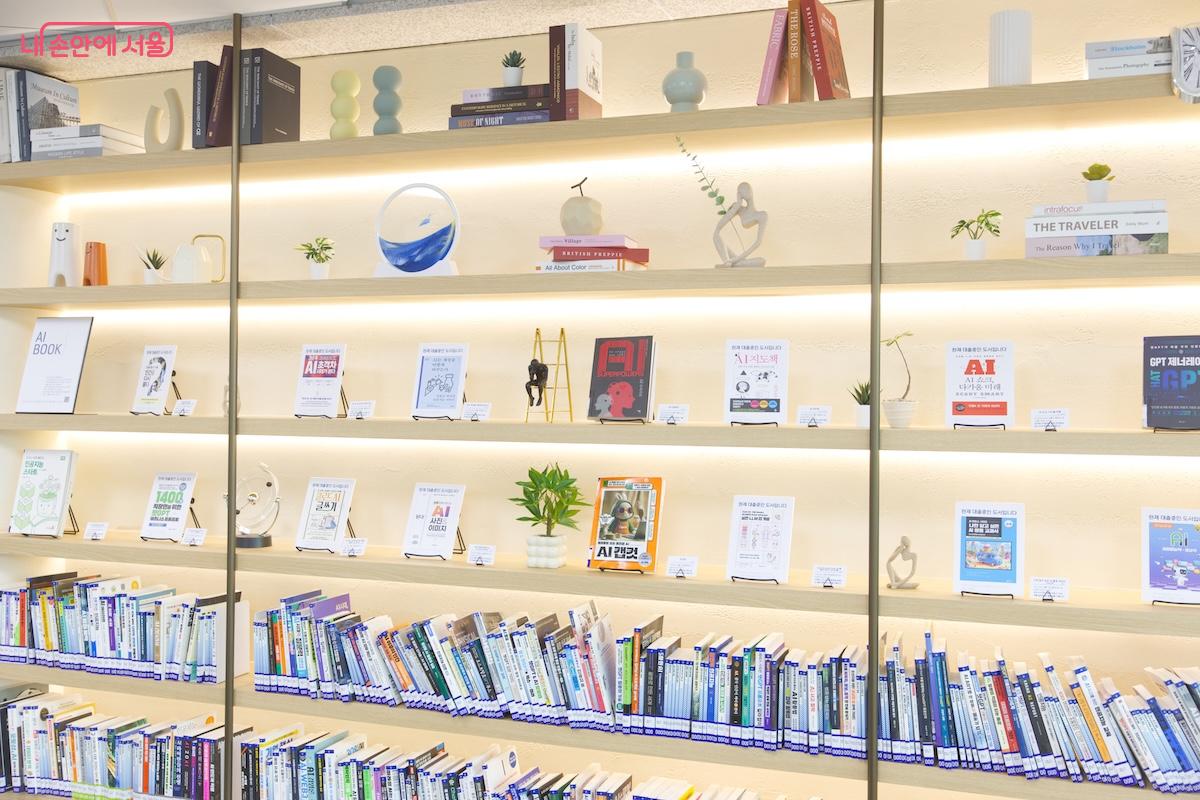 우면도서관은 우면열린문화센터 내 다양한 시설과 어우러져 긍정적인 시너지를 내고 있다. &copy;임중빈