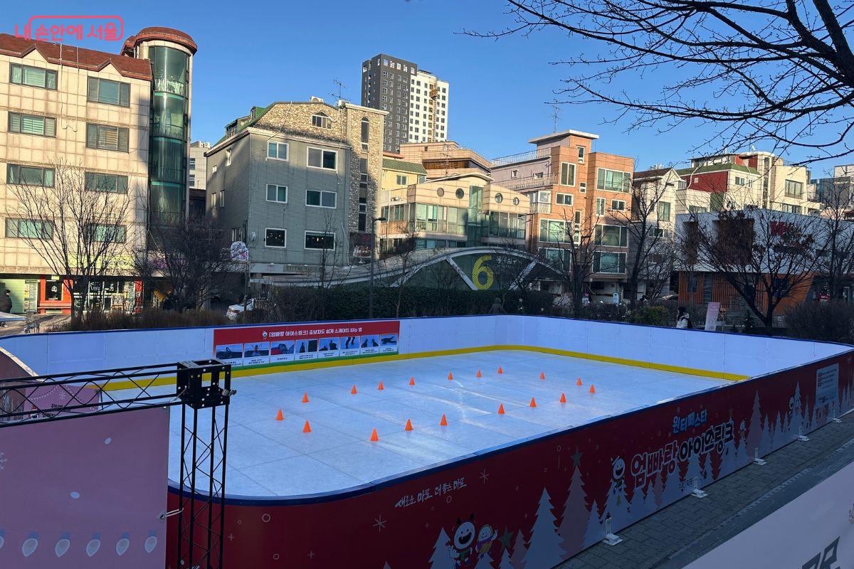 마포 레드로드 한복판에 마련된 스케이드장 &copy;김재형