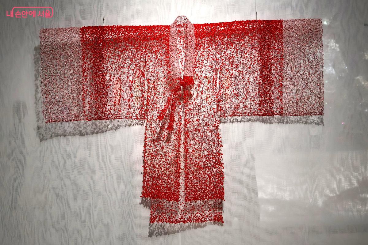 당의, 2016, 철사, 비즈 &copy;이봉덕