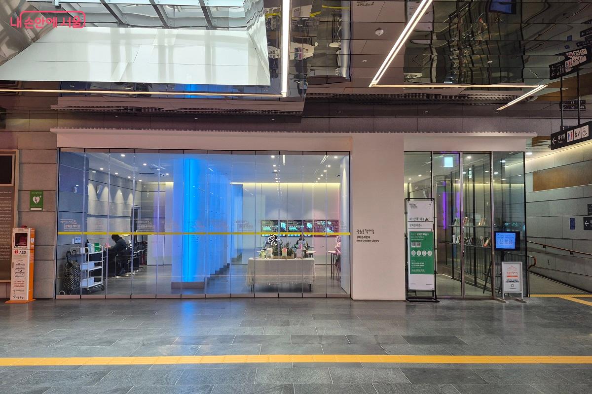 누구에게나 편안한 쉼 공간을 제공하는 광화문 라운지 ©권수진