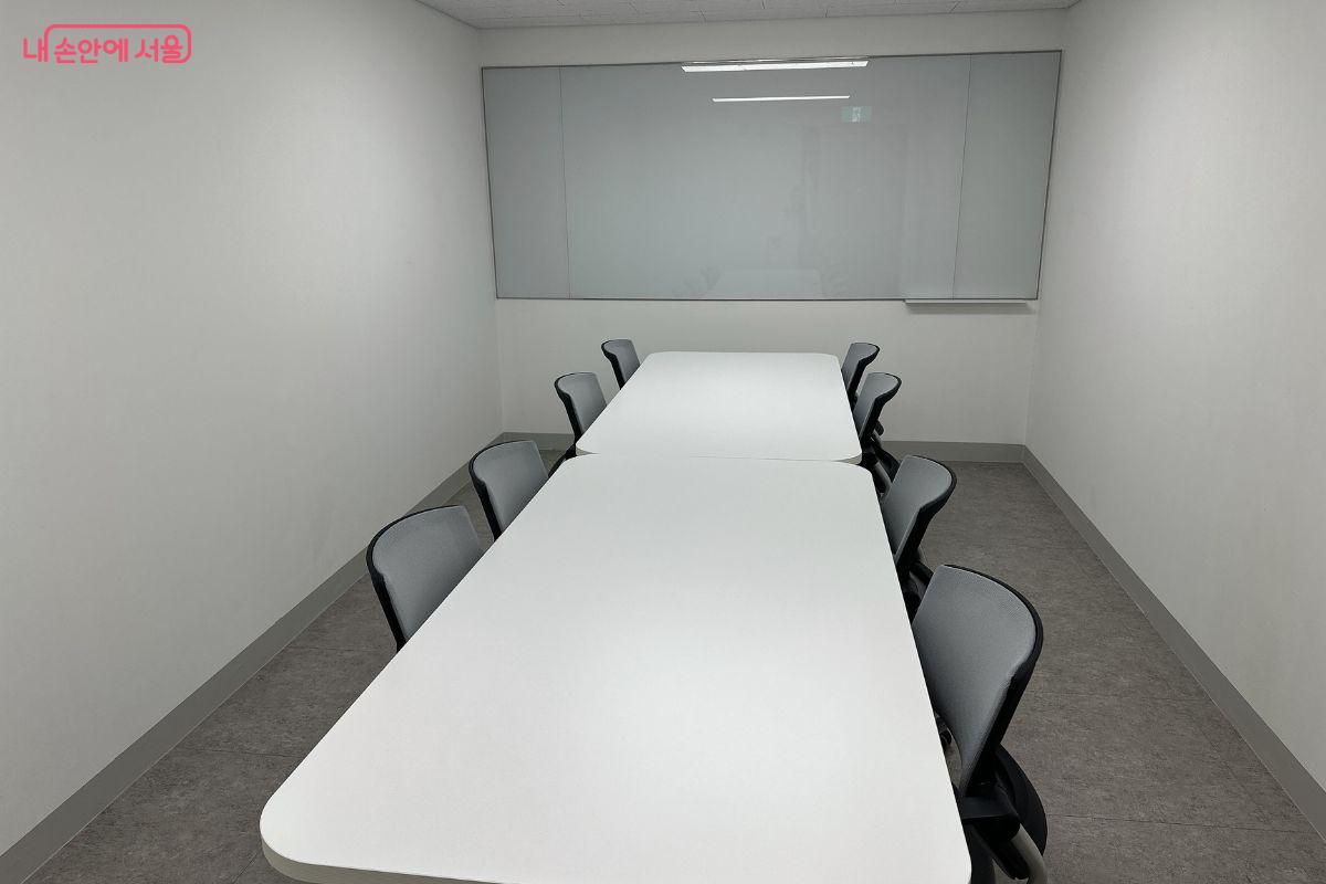 커뮤니티룸은 조금 더 편안한 분위기의 공간이다. &copy;김재형