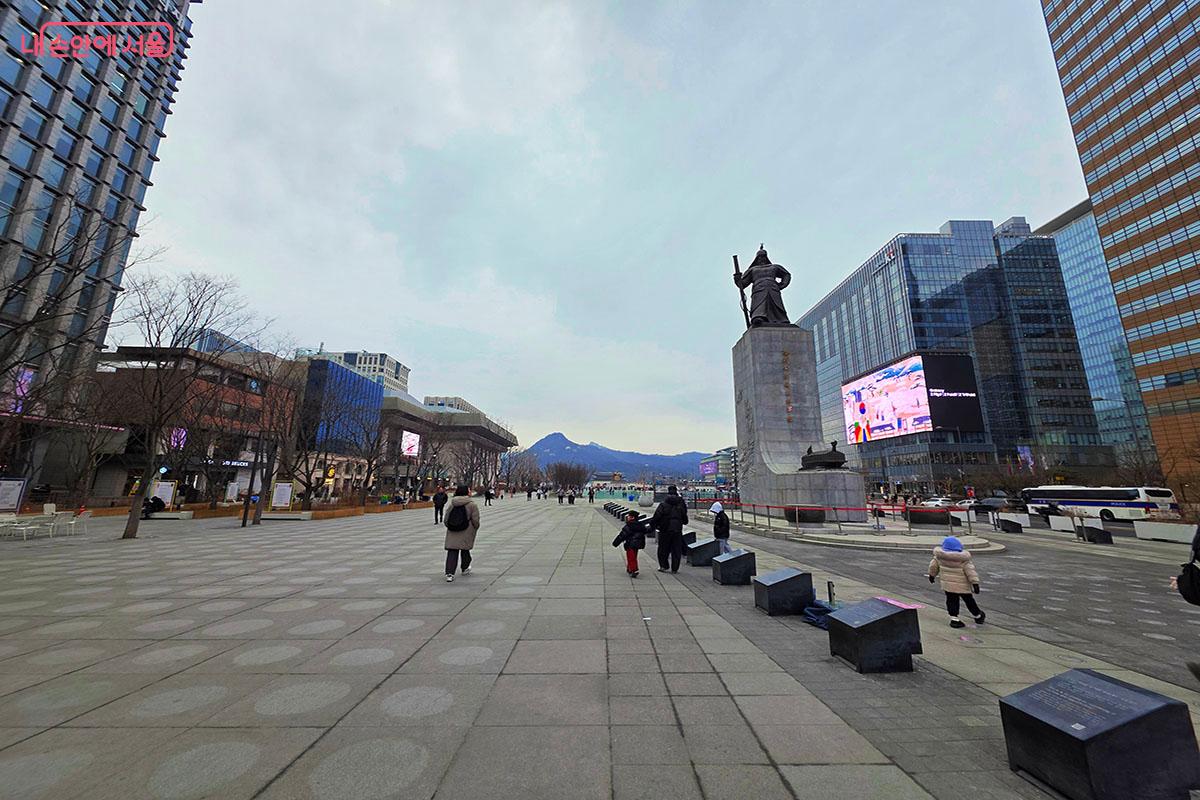 드라마 속 서울 도심 장면으로 사용되는 광화문광장 &copy;이정민