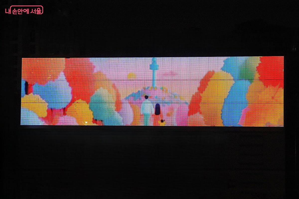 <서울의 사계> 중 남산에서 가족과 시간을 보내는 중년기의 모습을 보여준다. &copy;조수봉