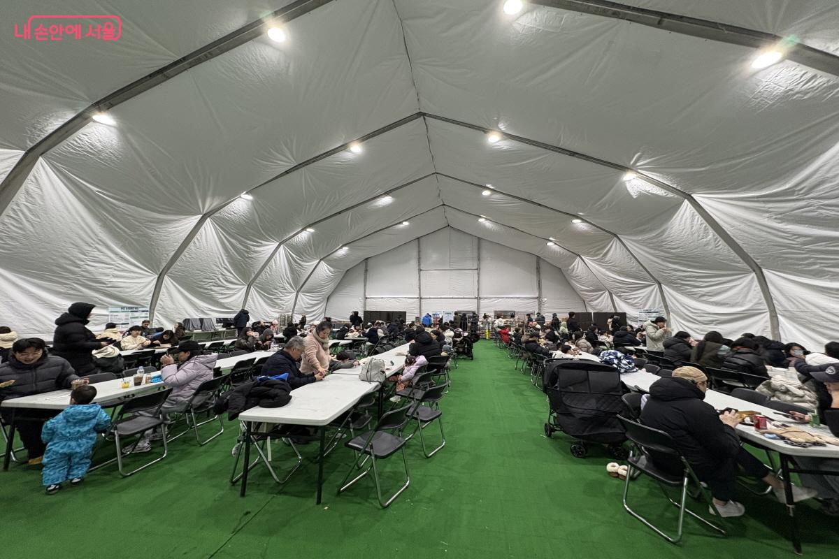 넓은 휴게공간. &copy;조송연