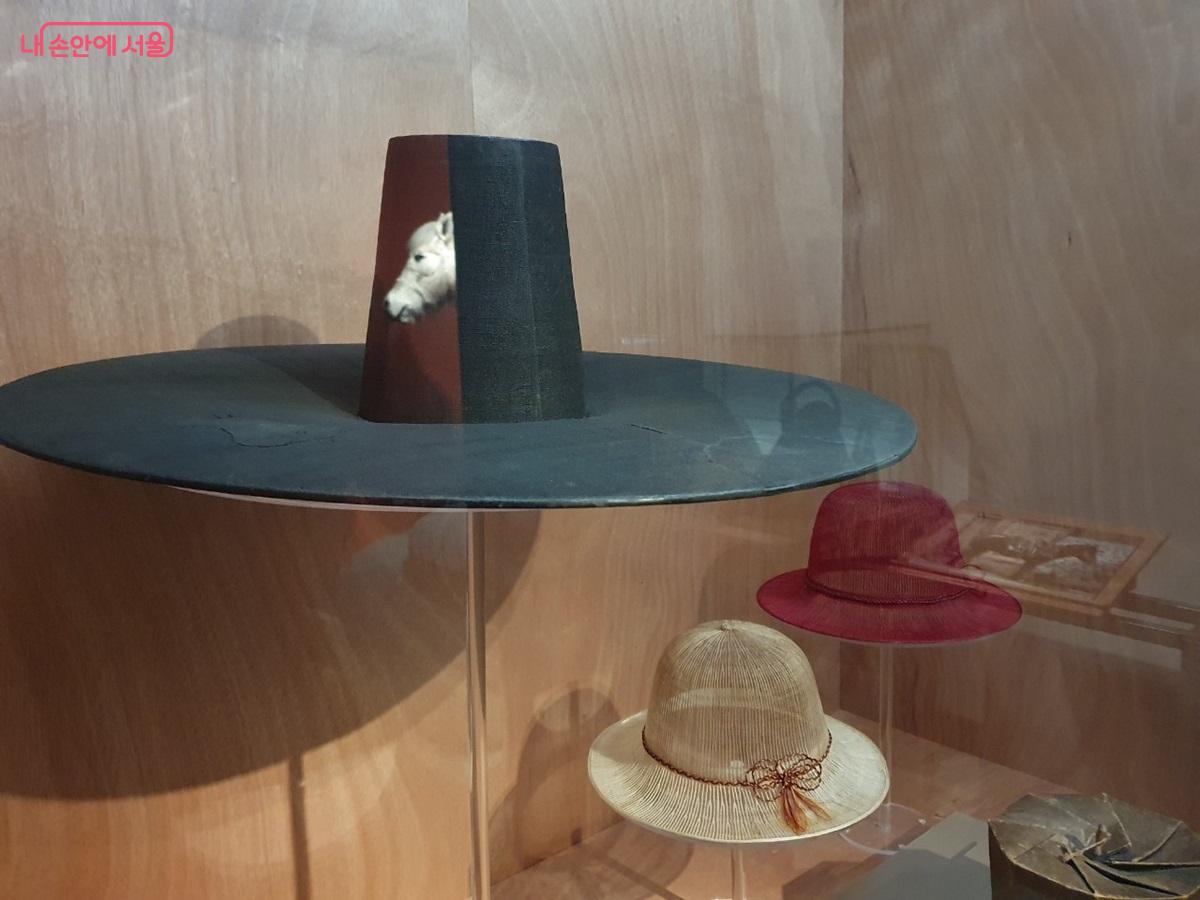 말총으로 만든 갓과 모자 &copy;김병규